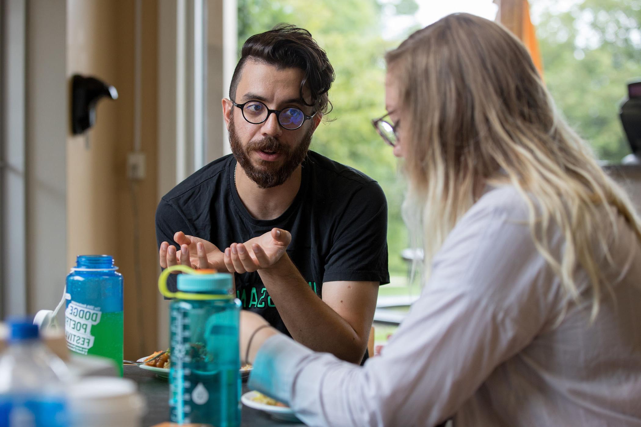 Kaveh Akbar mentors a Randolph College poetry student